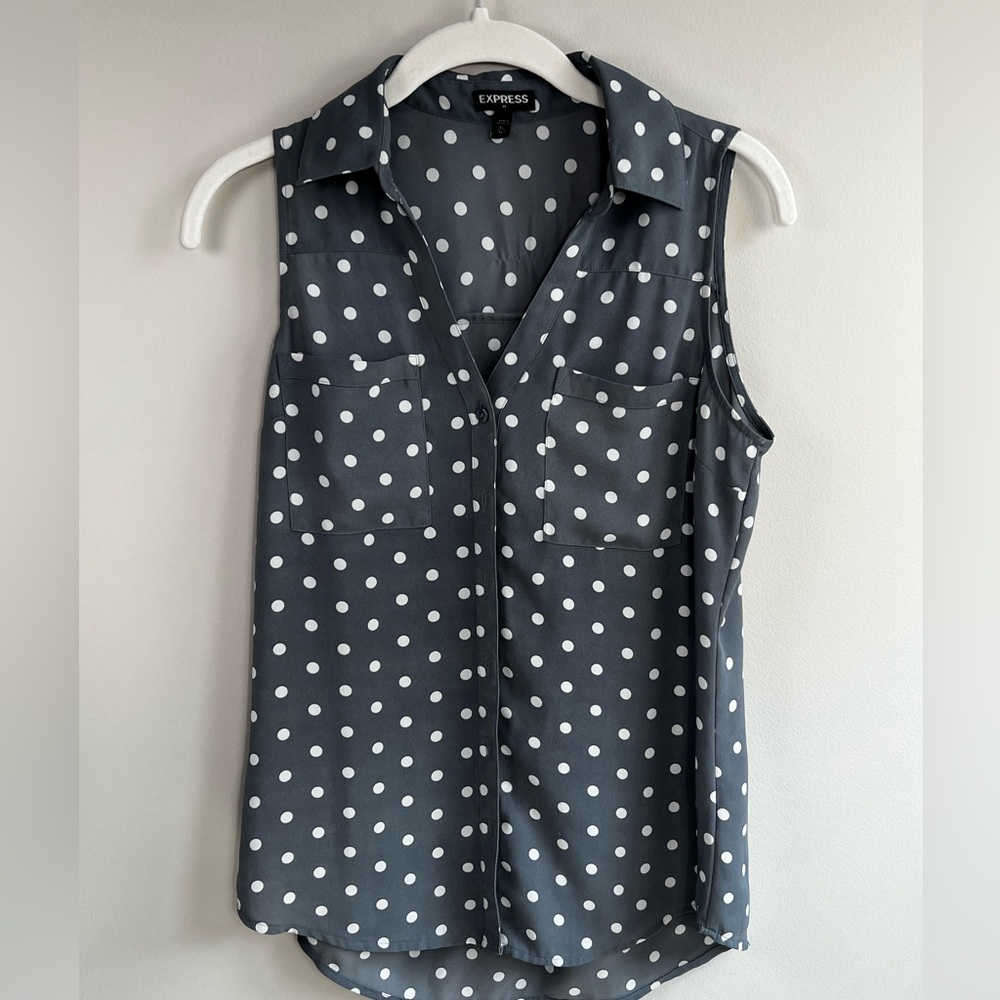 Express sleeveless Portofino shirt, XS. Grey with white dots